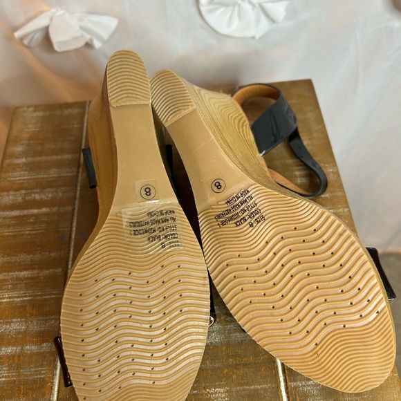 ShuShop Black Patented Midwedge Wedge - Picture 3 of 3